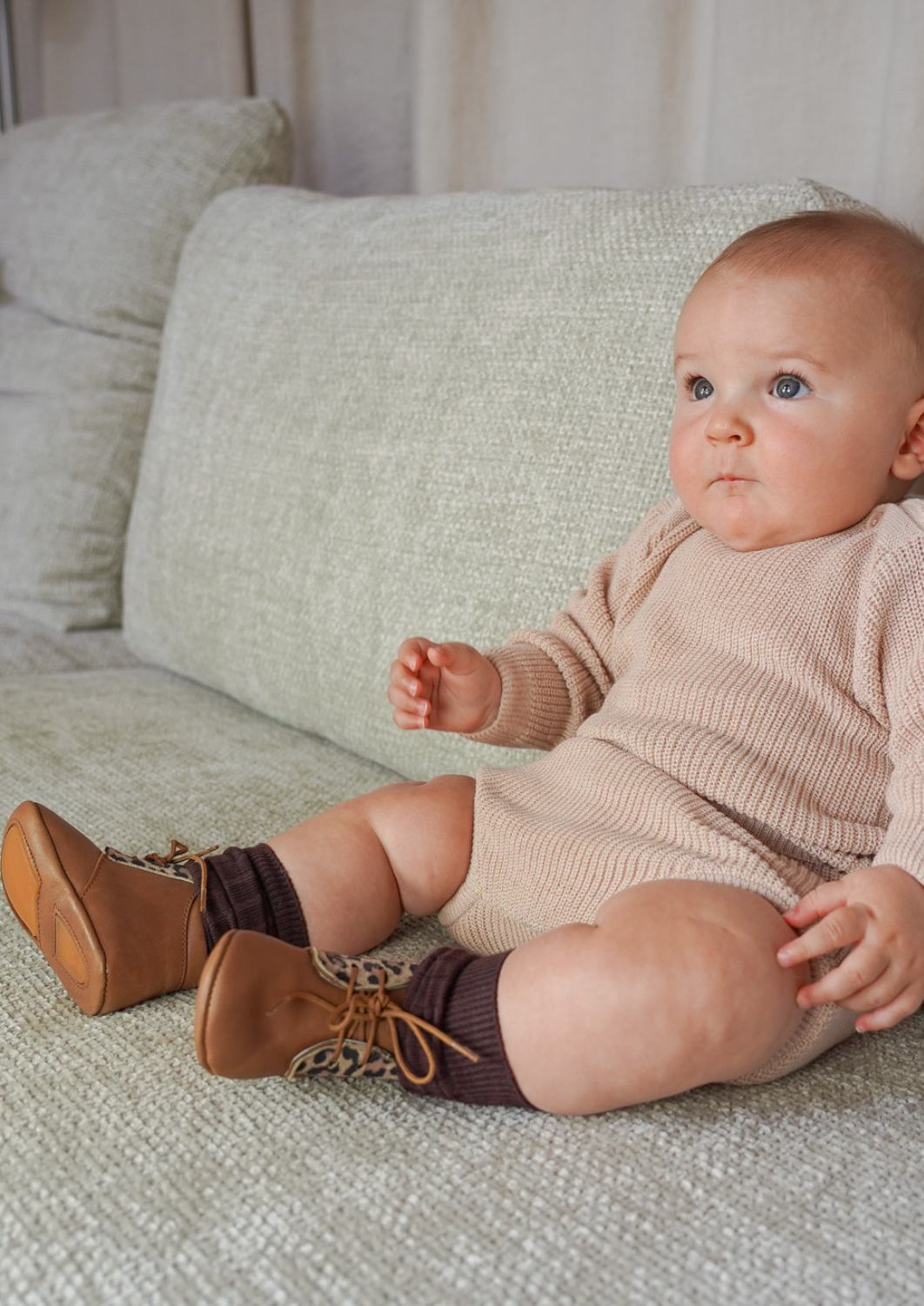 Waarom babypantoffels onmisbaar zijn voor jouw beweeglijke baby | Anna Pops advies