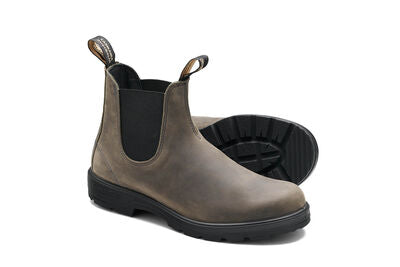 Set van twee Blundstone Classic Clay 2446 Chelsea boots in grijs leer, met zwarte profielzool en elastische inzetstukken
