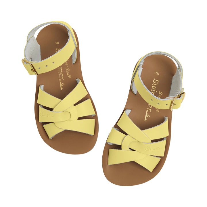Gele kindersandalen van Salt Water Sandals met gevlochten bandjes en gespsluiting
