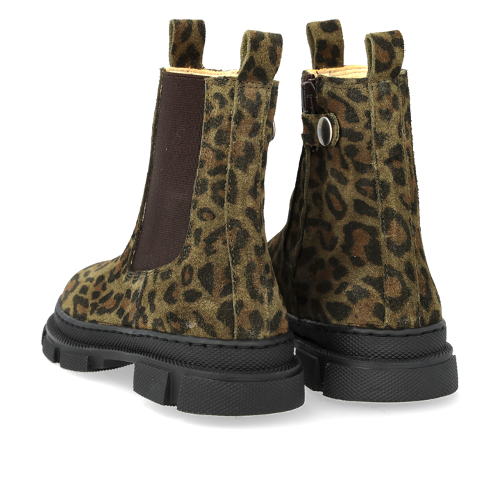 Achteraanzicht van een Angulus Chelsea boot met groene leopardprint, bruine elastiek en chunky zool.