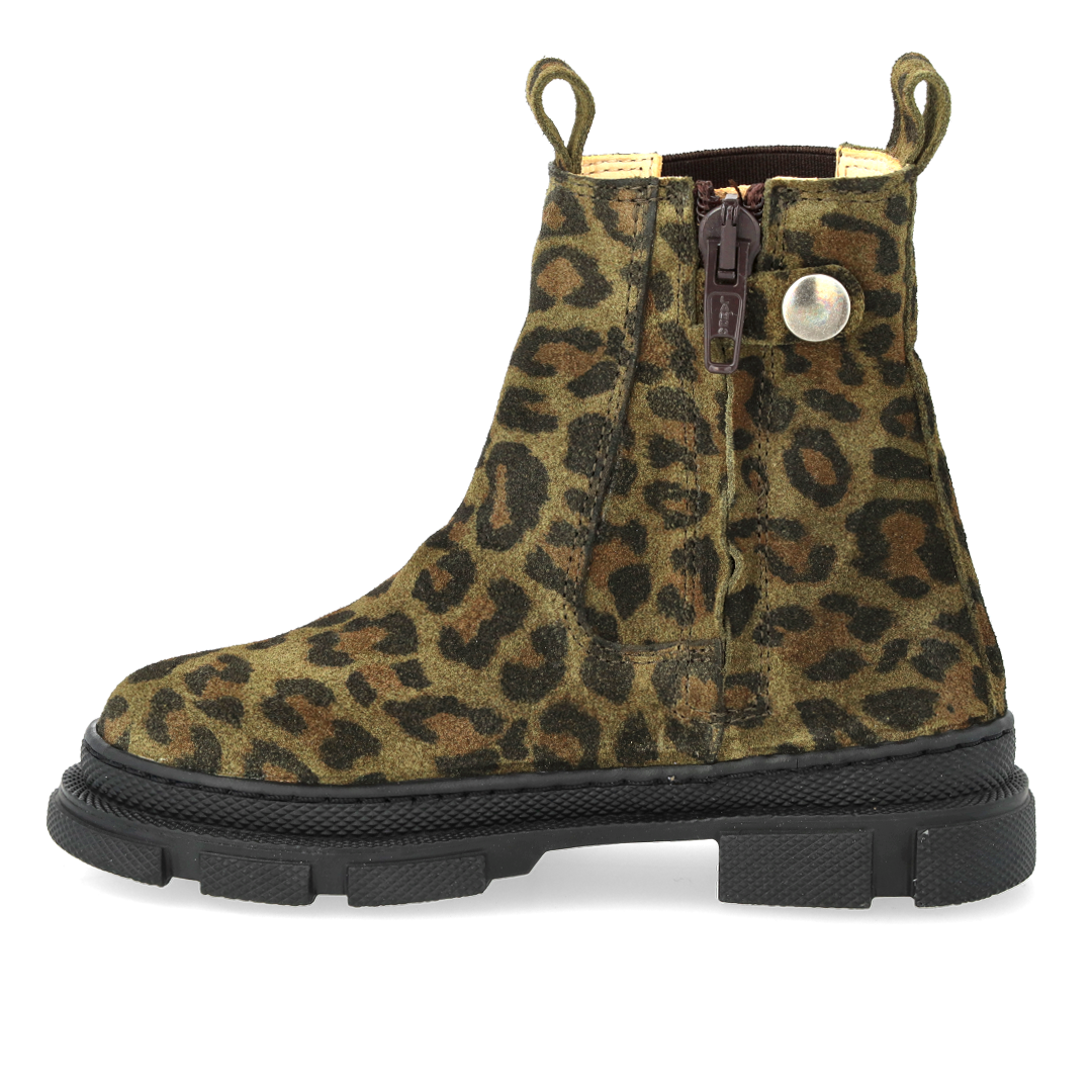 Zijaanzicht van een Angulus Chelsea boot met groene leopardprint, bruine elastiek en chunky zool.