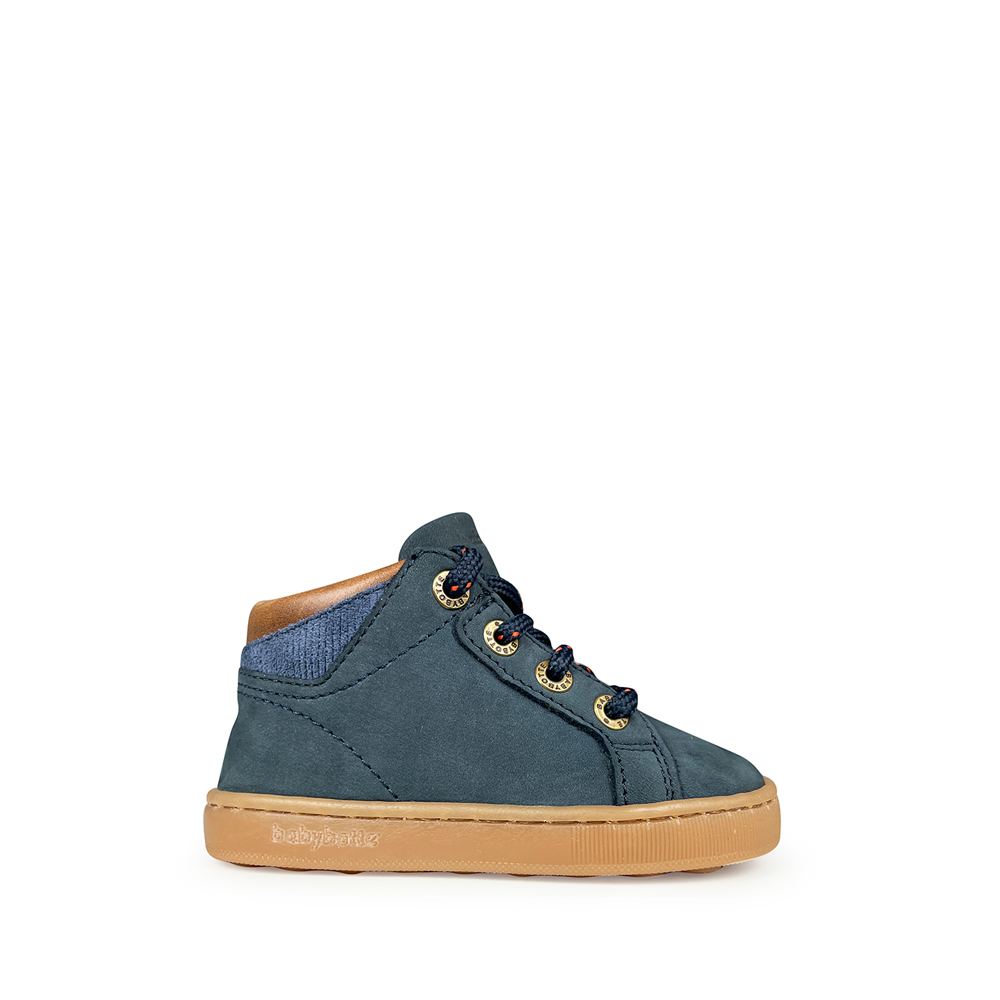 Babybotte donkerblauw van kleur unisex veterschoen voor kinderen, zijaanzicht met hoge schacht.