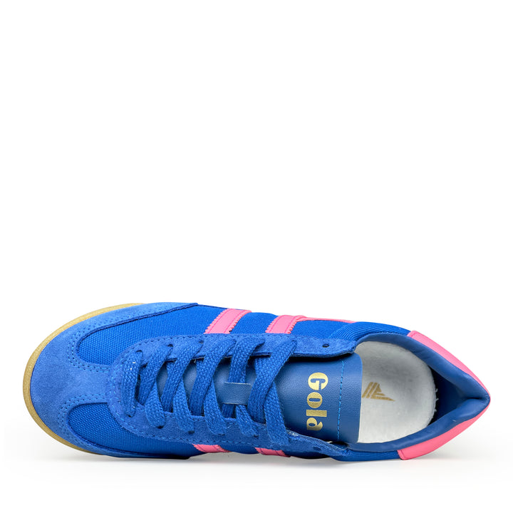 Bovenzijde Gola blauw-roze sneaker in suède leer en logo op de tong
