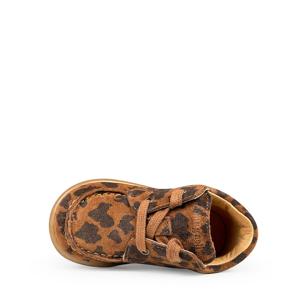 Bovenaanzicht van Romagnoli bootschoen leopard met vetersluiting en luipaardmotief