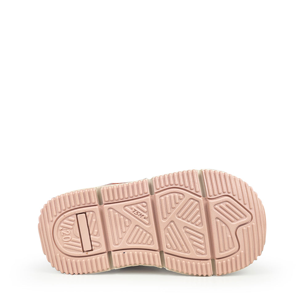 Close-up van de lichtroze rubberen zool van Romagnoli Runner kindersneaker met profiel voor grip