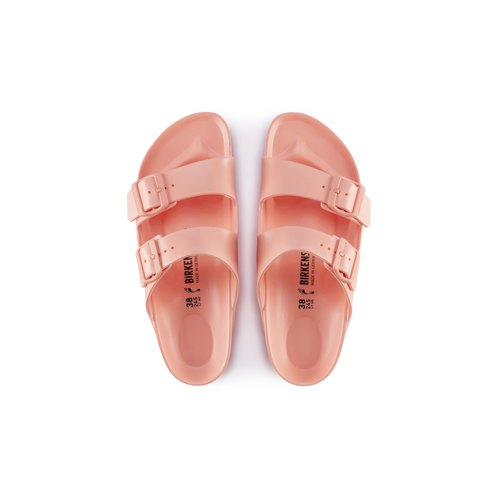 Bovenaanzicht van waterdichte Birkenstock Arizona EVA slippers in coral peach met ergonomisch voetbed