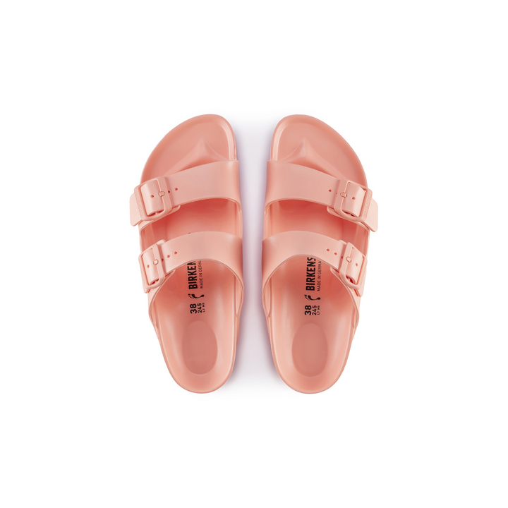 Bovenaanzicht van waterdichte Birkenstock Arizona EVA slippers in coral peach met ergonomisch voetbed