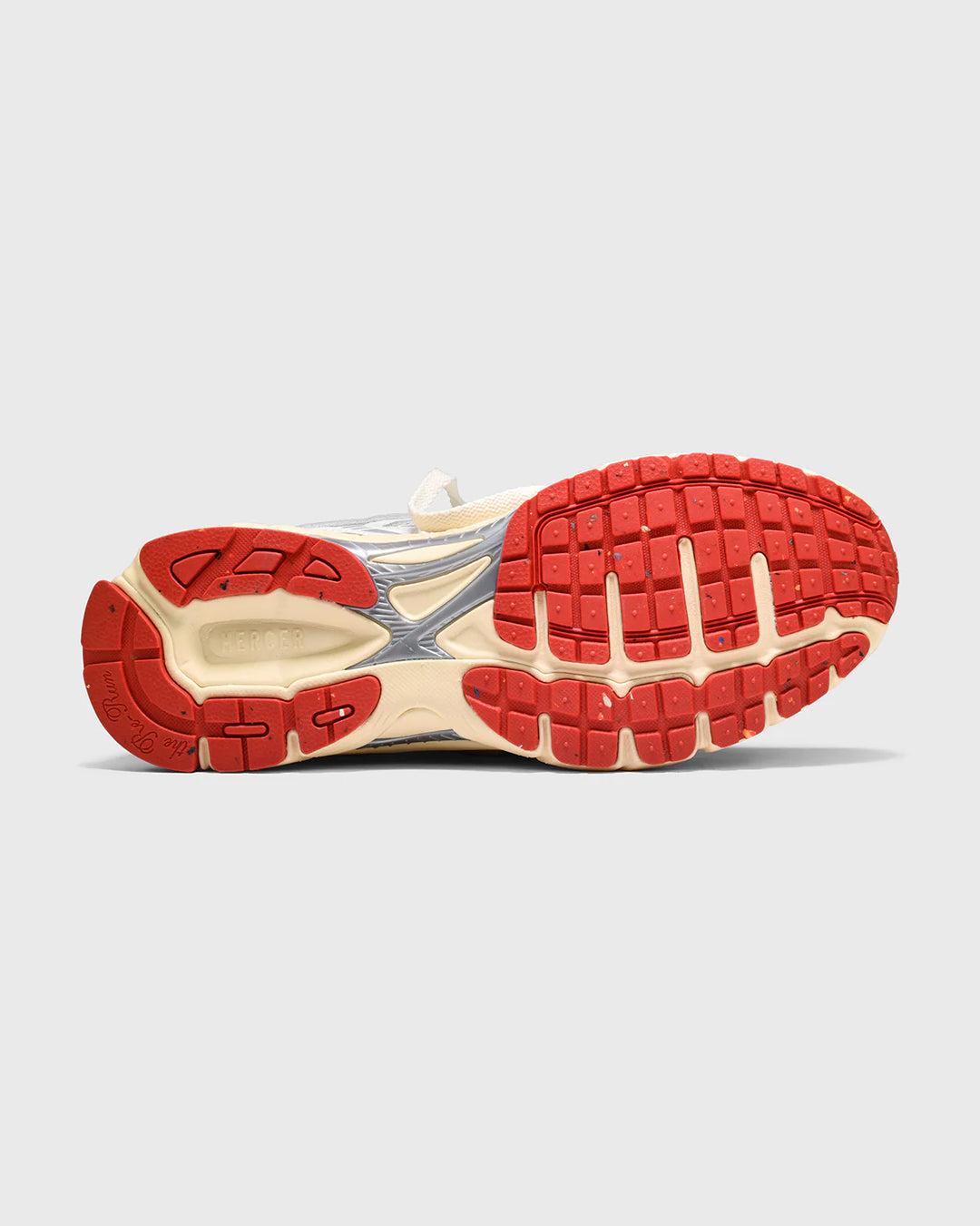 Rode en beige zool van Mercer sneaker, stevige grip voor tieners en volwassenen