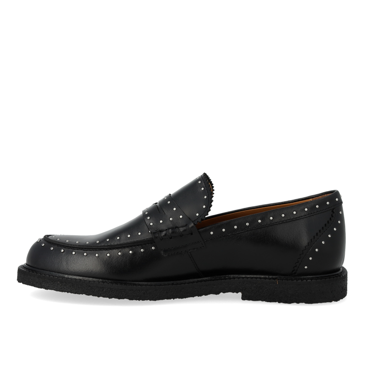 Zijaanzicht van zwarte Angulus loafer met fijne studdetails