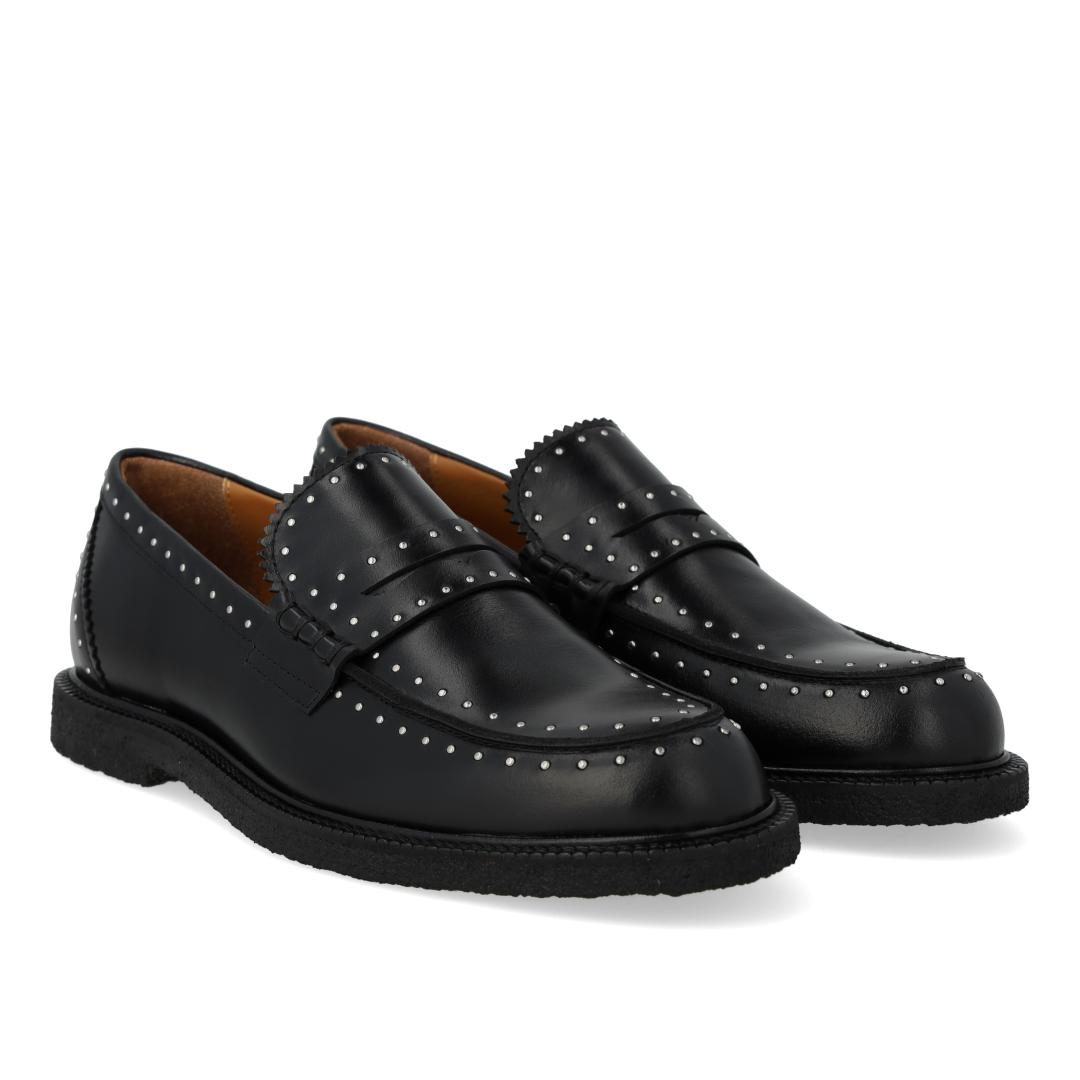 Zwarte leren damesloafer van Angulus met zilveren studs – zijaanzicht