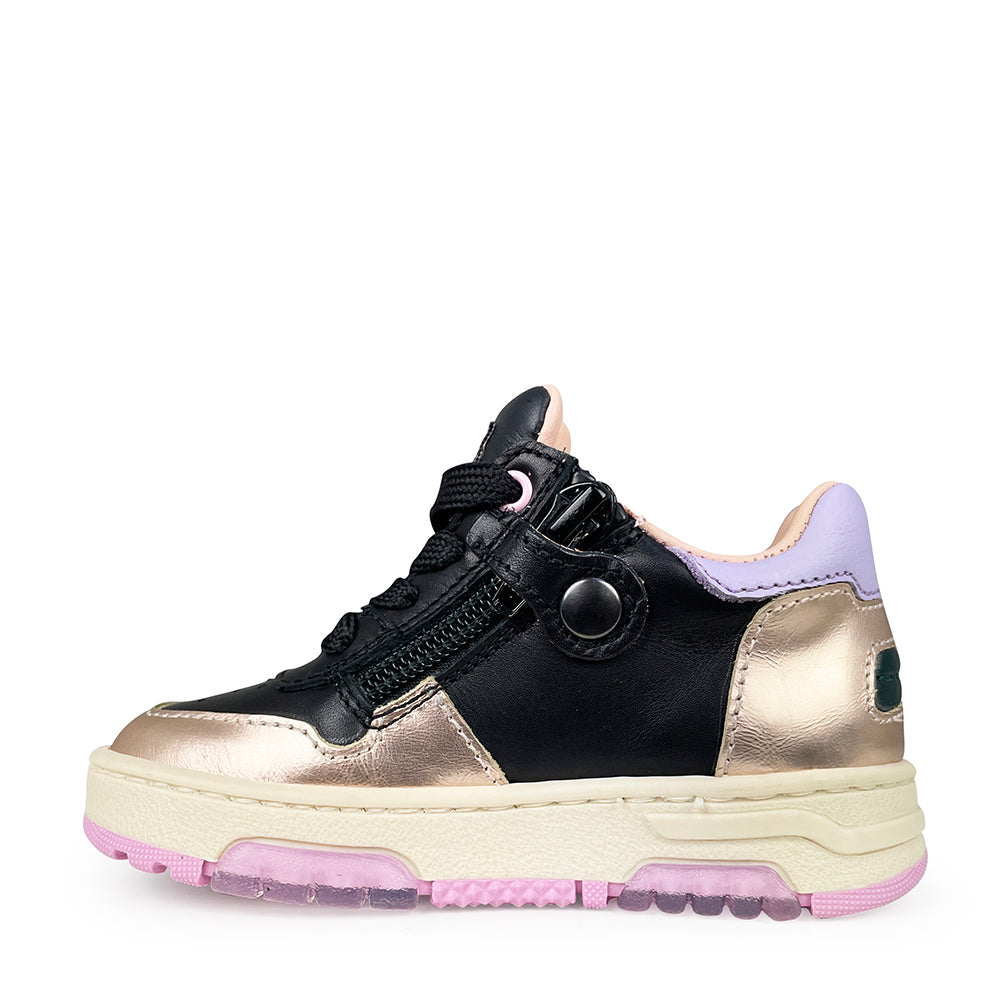 Kindersneaker zwart leer met roze en lila accenten – zijaanzicht rechts