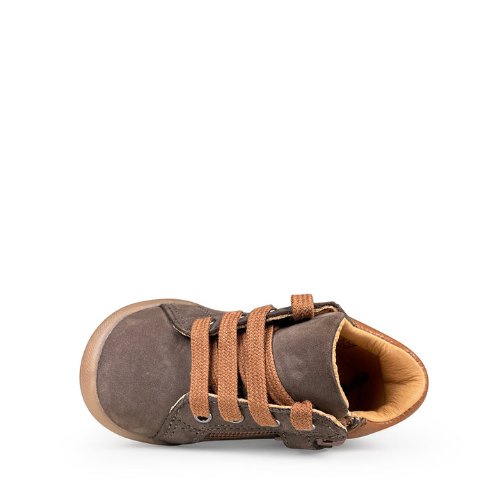 bovenaanzicht van Babybotte sneaker bruin en cognac met veters