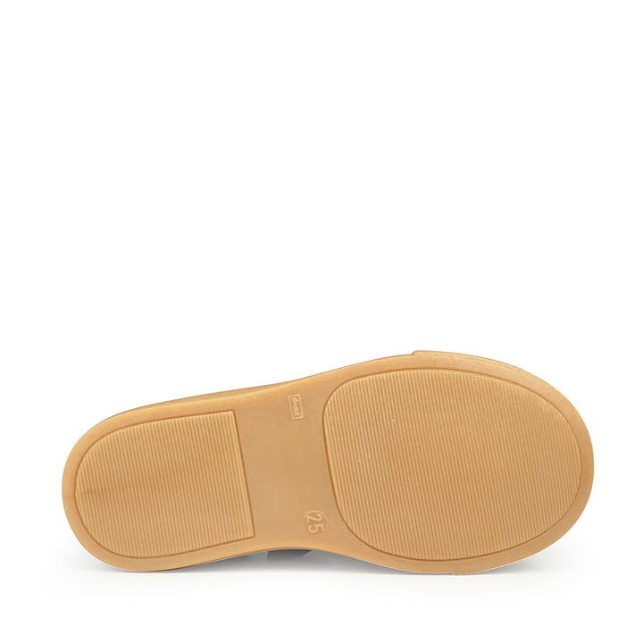 Babybotte sneaker zool in lichtbruine kleur met gripprofiel, onderaanzicht.