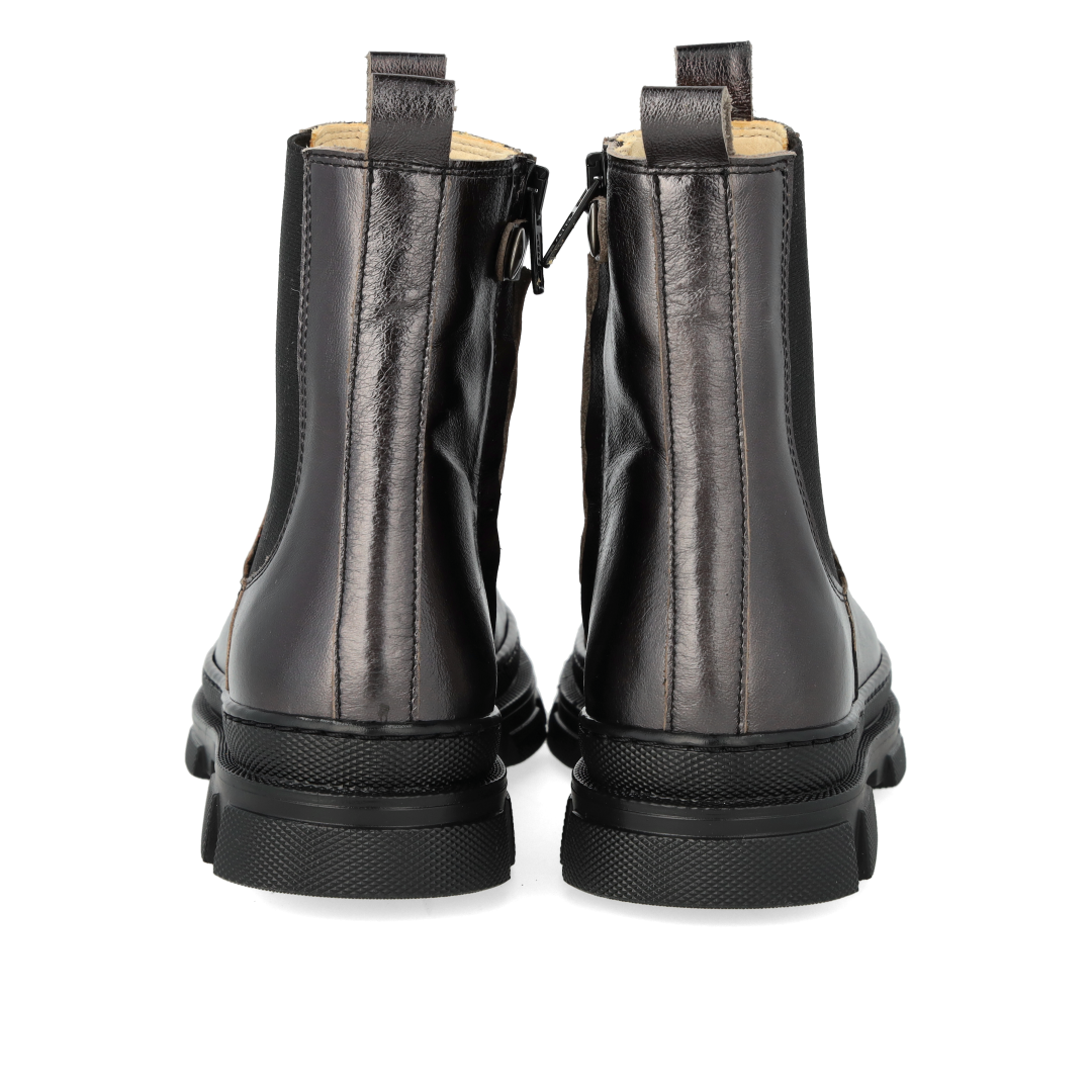 Achterkant van metallic chelsea boots voor kinderen met zwarte zool en lusjes