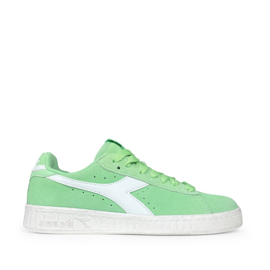Groene Diadora sneaker met witte accenten – fris model voor tieners en volwassenen