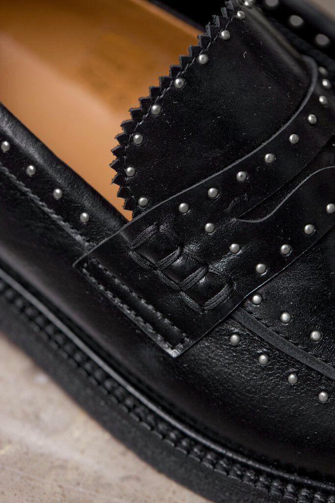 details van zwarte leren loafer van Angulus
