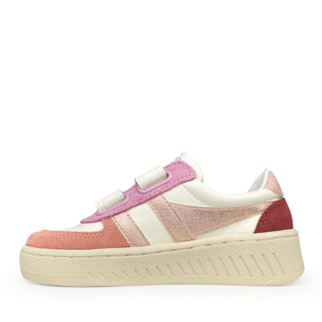 Zijaanzicht rechts van witte Gola sneaker met roze accenten en verhoogde zool