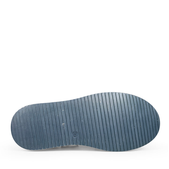 Blauwe rubberen zool met gripprofiel van de Pinocchio sneaker jeanskleur