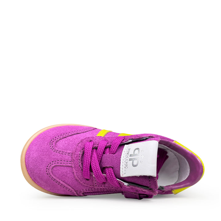 Bovenaanzicht van kleurrijke Pinocchio sneaker met felle veters en merklabel