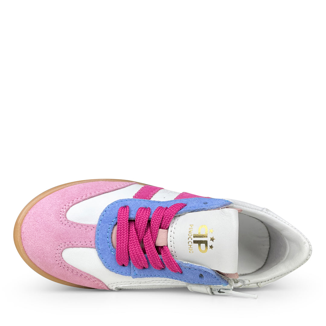 Bovenaanzicht van kleurrijke Pinocchio sneaker met roze veters en gumzool