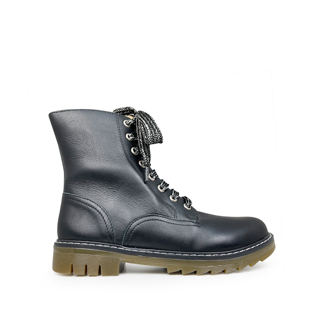 Zwarte veterboot voor meisjes in leder – zijaanzicht