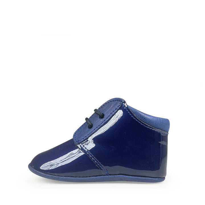 Glanzende prestapper in donkerblauw