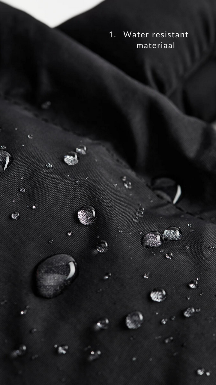 Close-up van waterafstotende stof in zwart – detail van duurzame tas