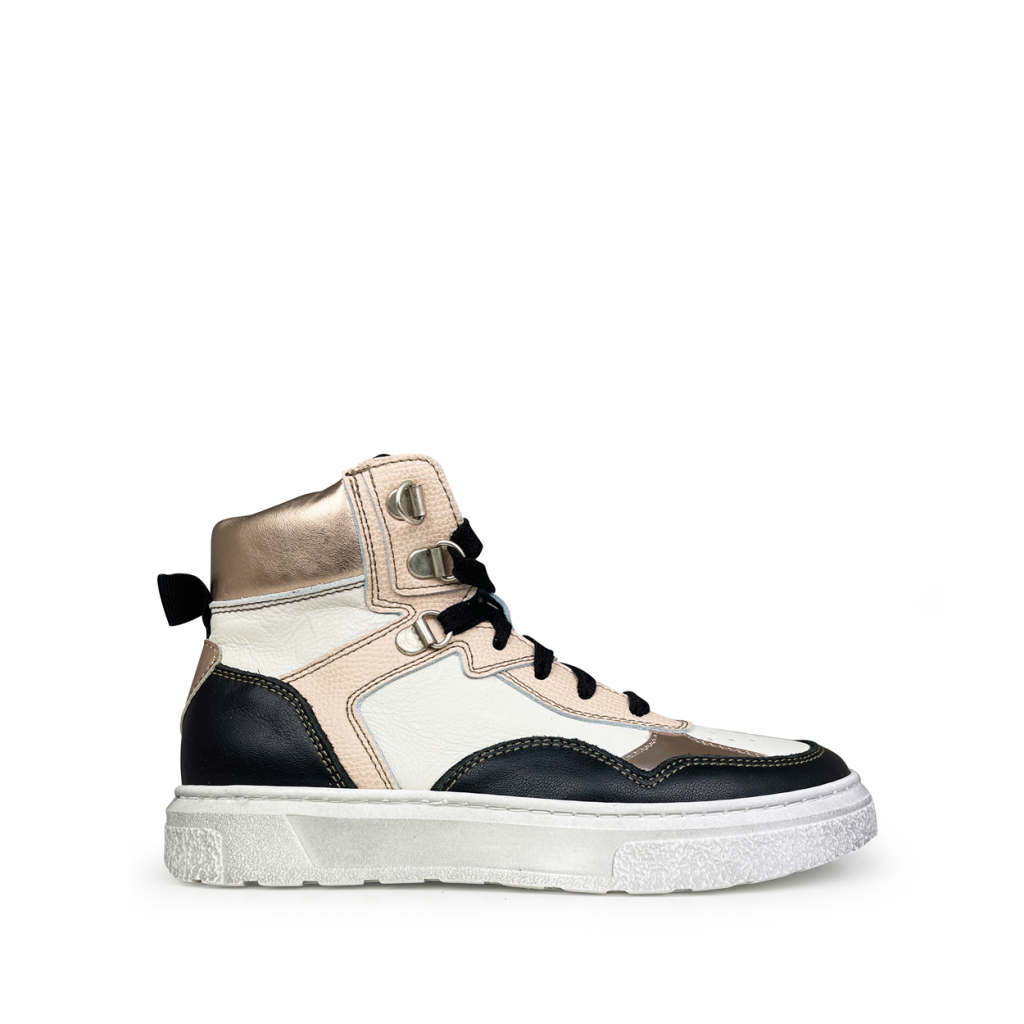 Momino - White sneaker with pink and black accent