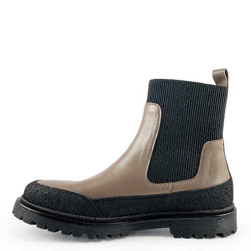 Angulus short boots Chelsea boot with track sole