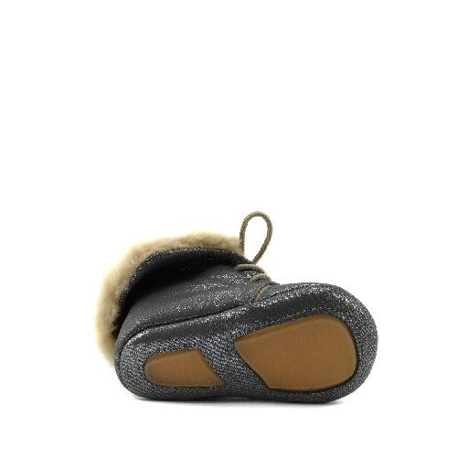 Tricati pre step shoe Prewalker in metallic grey with fake fur