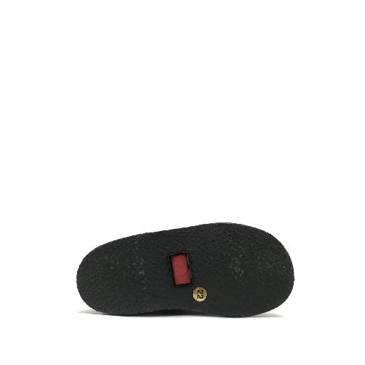 Eli Derby's Lace shoe in black nubuck with beige stitching