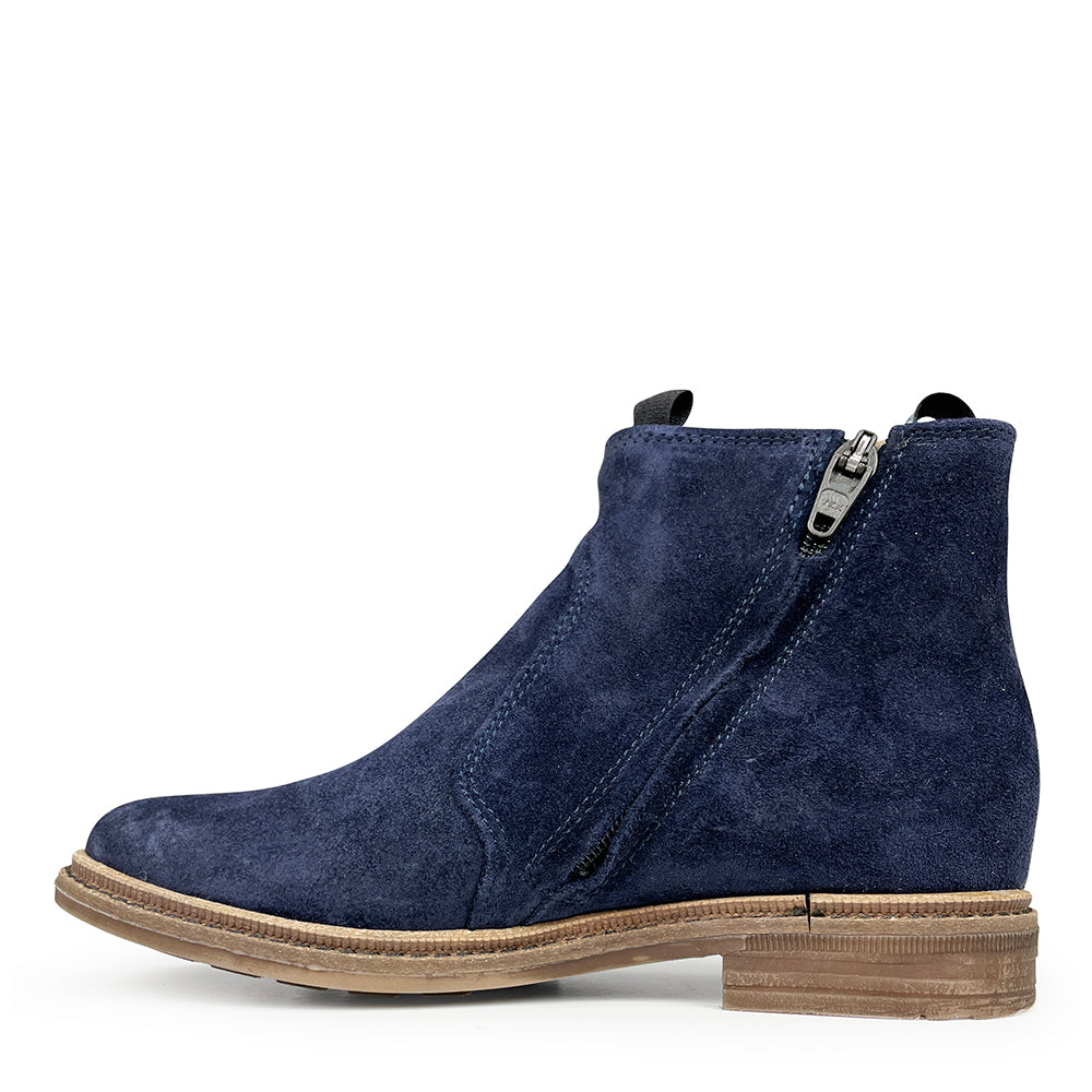 Short dark blue suede boot