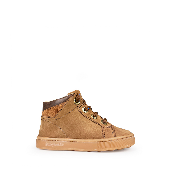 Babybotte cognackleurige unisex veterschoen voor kinderen, zijaanzicht met hoge schacht.