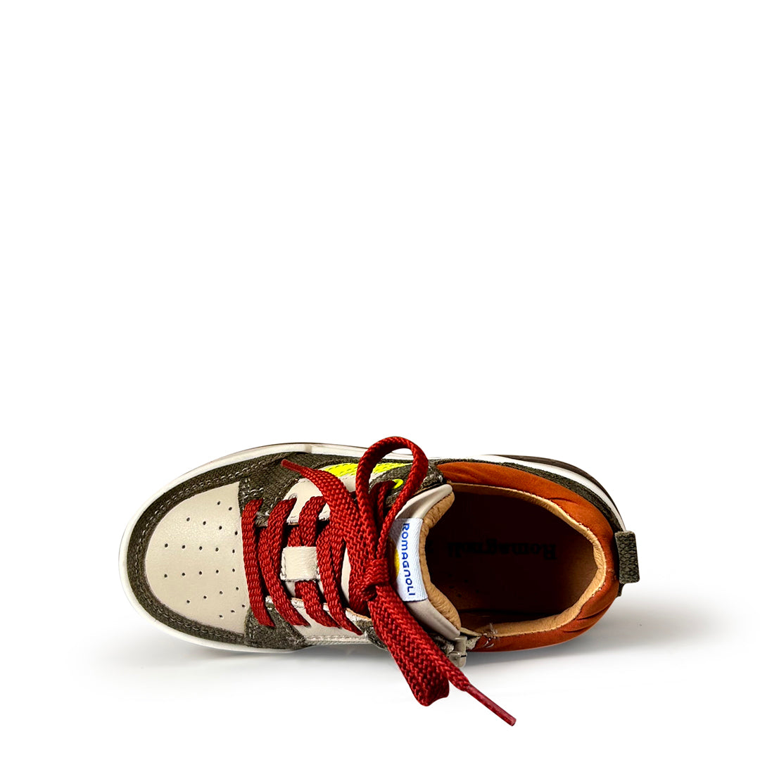 Bruine sneaker met geel en oranje