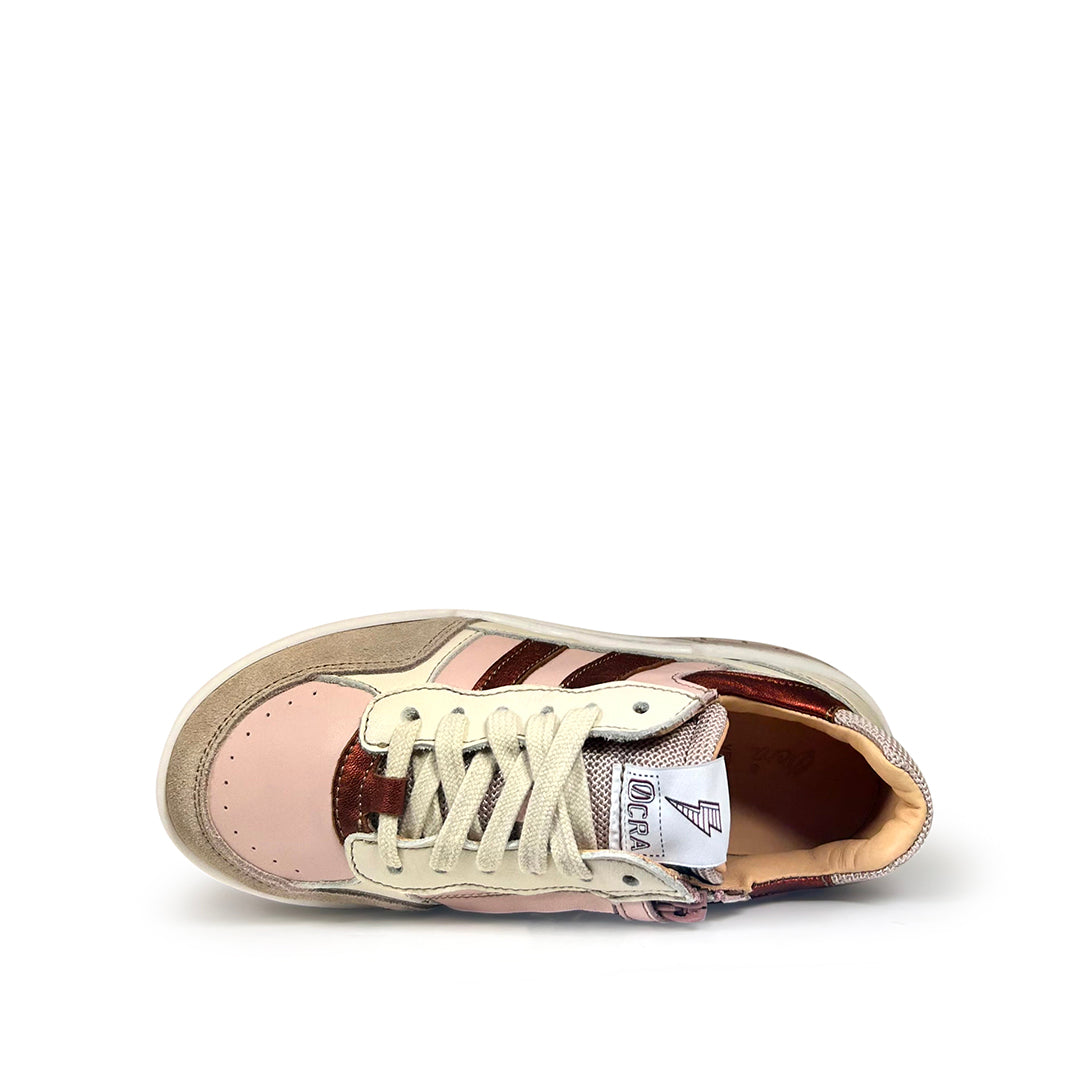 Sneaker in beige met koraal details