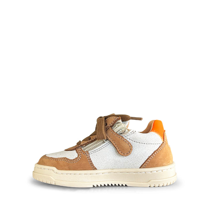 Bruine sneaker met oranje detail