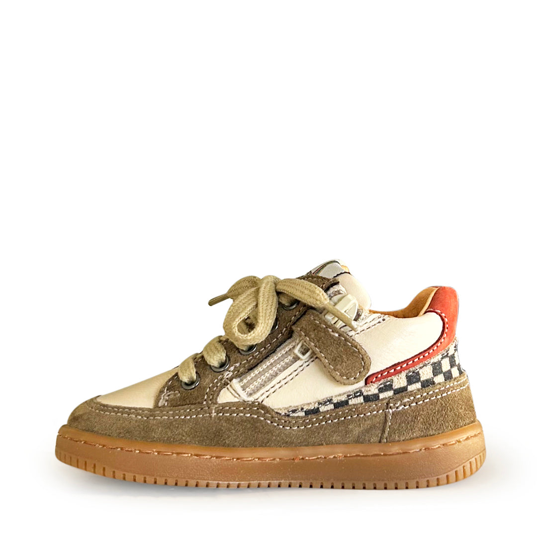 Sneaker nude tinten