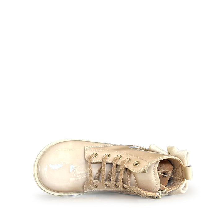 Beige bottine met strikje in lakleer 24-27
