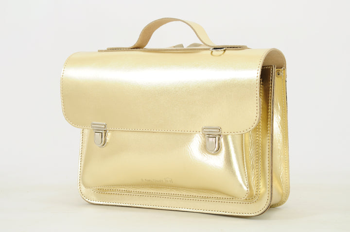 Schooltas kind in goudkleur met metalen sluiting – schuin vooraan