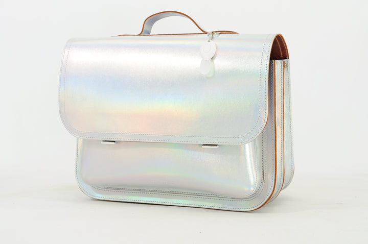Metallic zilveren schooltas met lederlook en afgeronde hoeken – Own Stuff