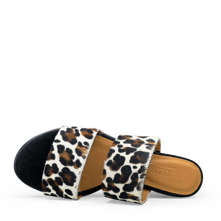 Slip-in sandal in leopard print