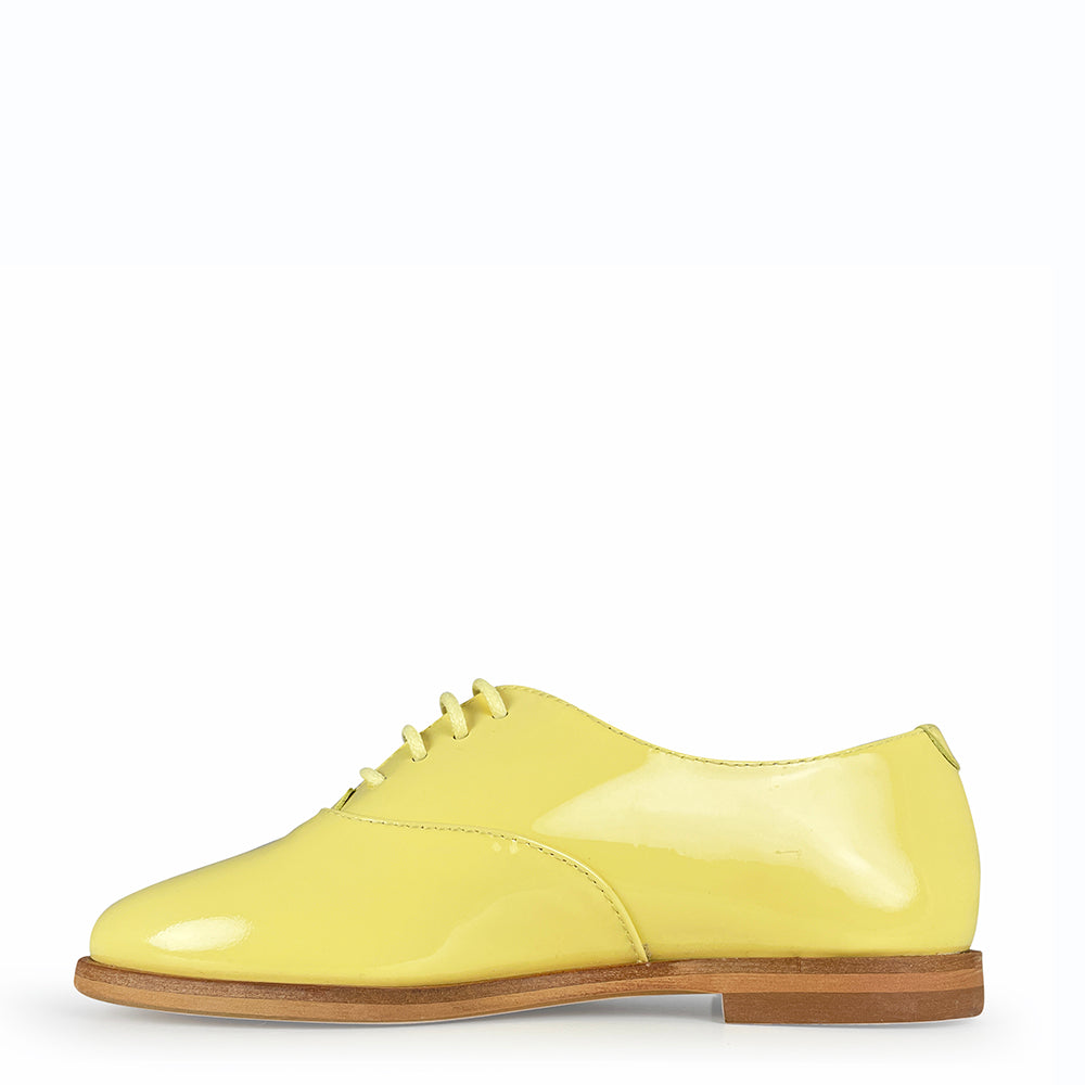 Lace-up shoe yellow