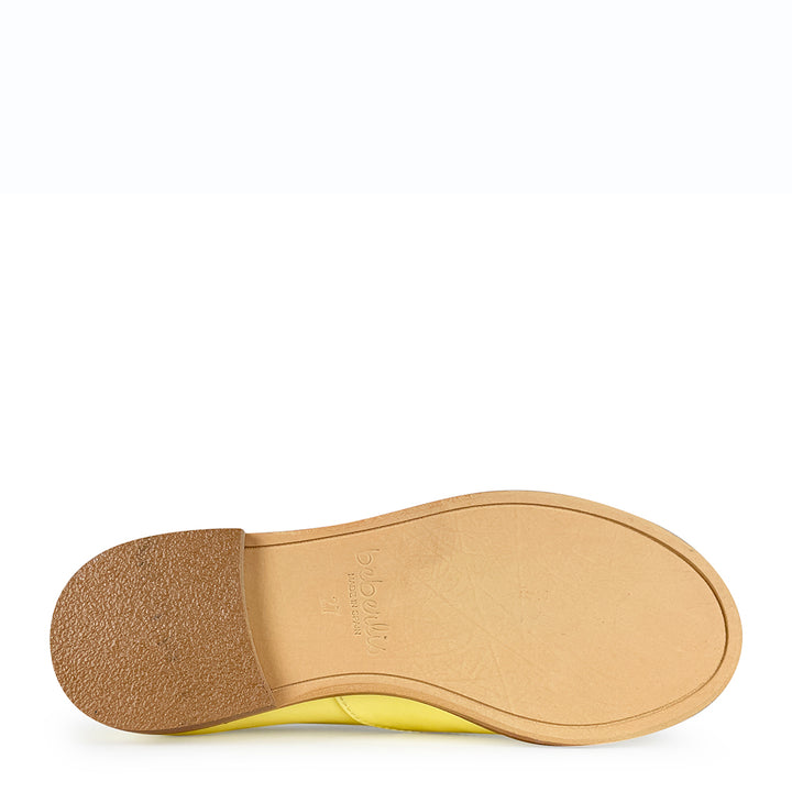 Lace-up shoe yellow