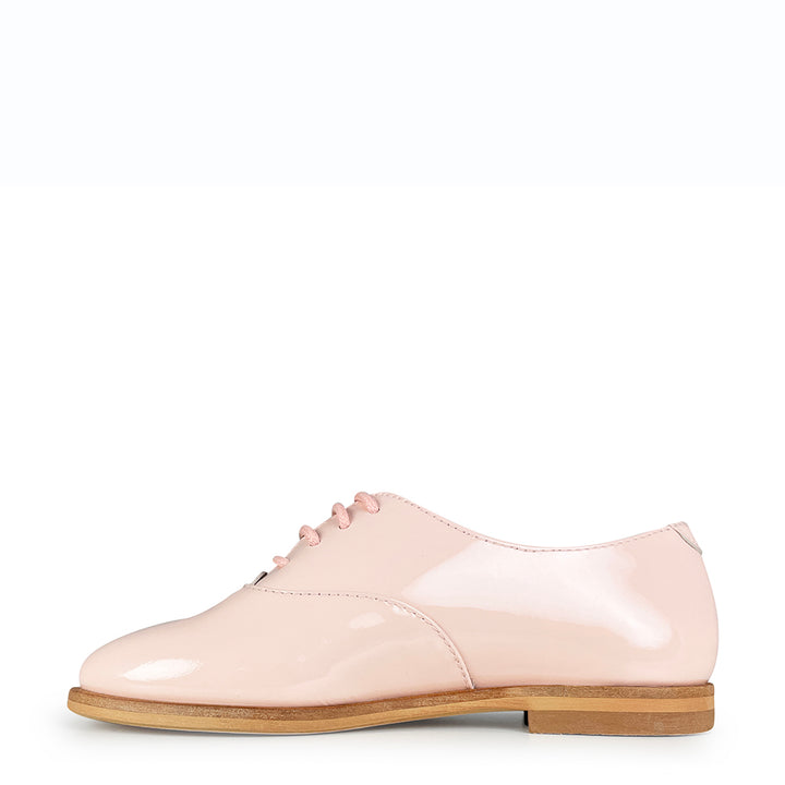 Lace-up shoe pink