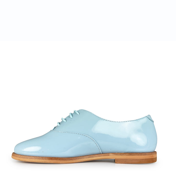 Lace-up shoe blue