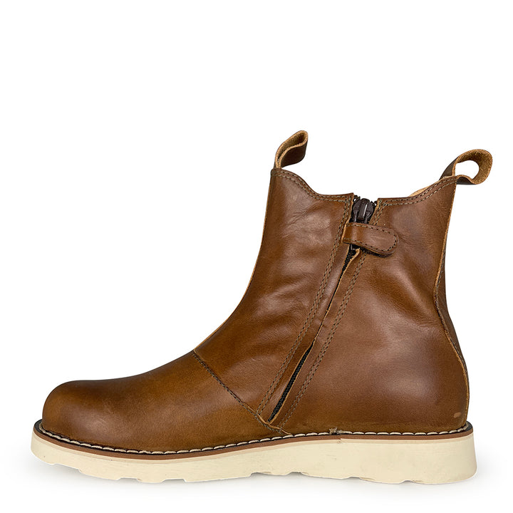 Boot brown