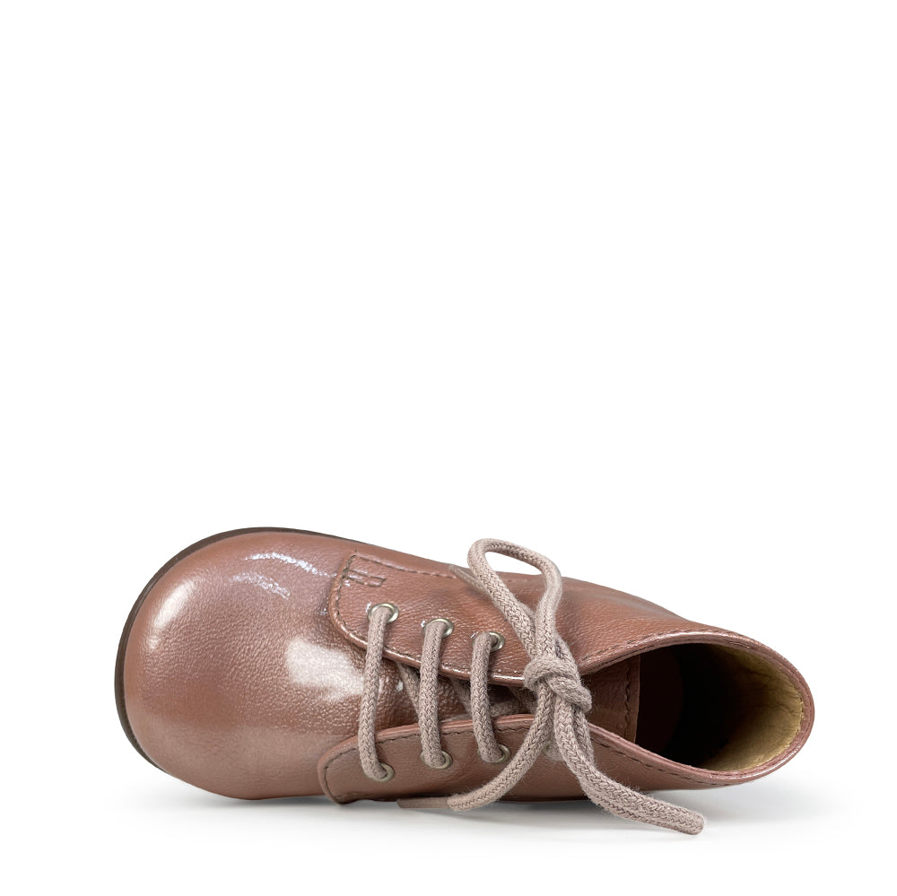 Lace-up shoe pink