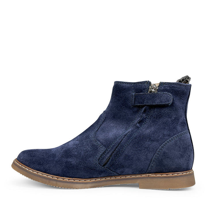 Dark blue boot