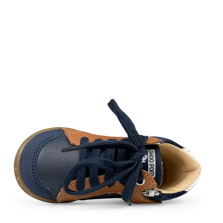 Blauwe sneaker met cognac