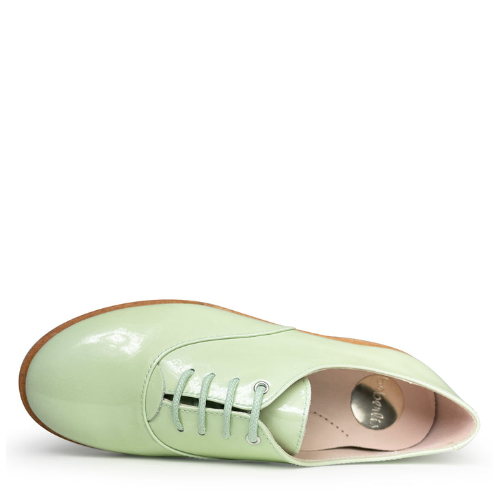 Lace-up shoe light green